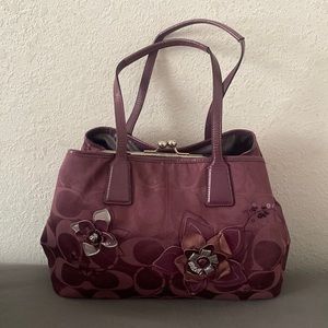 Coach, big purple bag, kisslock in the middle & beautiful condition